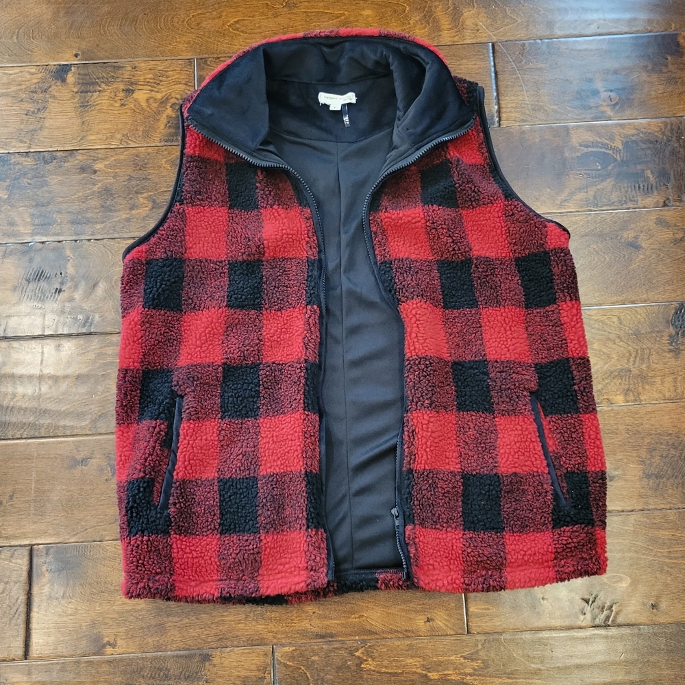 NWOT Twenty Second Vest Size L Buffalo Plaid